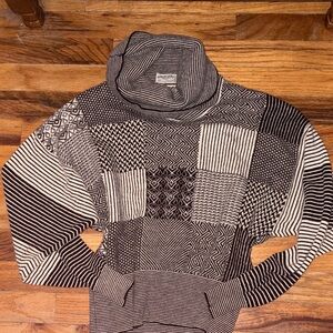 Jaeger British Designed Black and Cream Turtleneck Sweater cropped cozy,olemoney